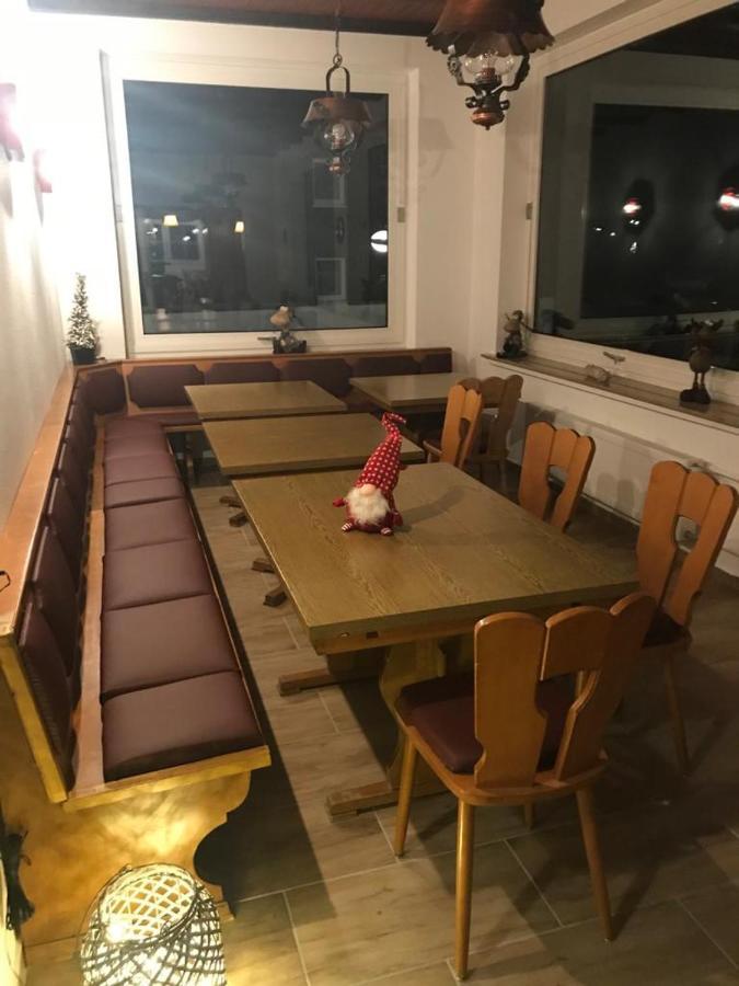Haus Astenblick In Winterberg Fuer Bis Zu 35 Personen Fuer Wanderveranstaltungen Und Familienfeiern Exterior photo
