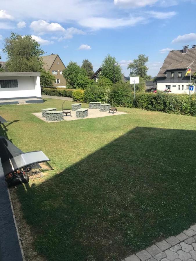 Haus Astenblick In Winterberg Fuer Bis Zu 35 Personen Fuer Wanderveranstaltungen Und Familienfeiern Exterior photo