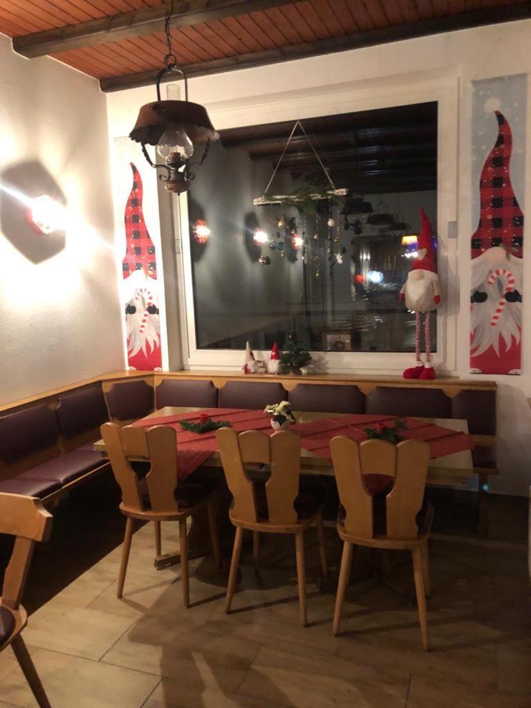 Haus Astenblick In Winterberg Fuer Bis Zu 35 Personen Fuer Wanderveranstaltungen Und Familienfeiern Exterior photo