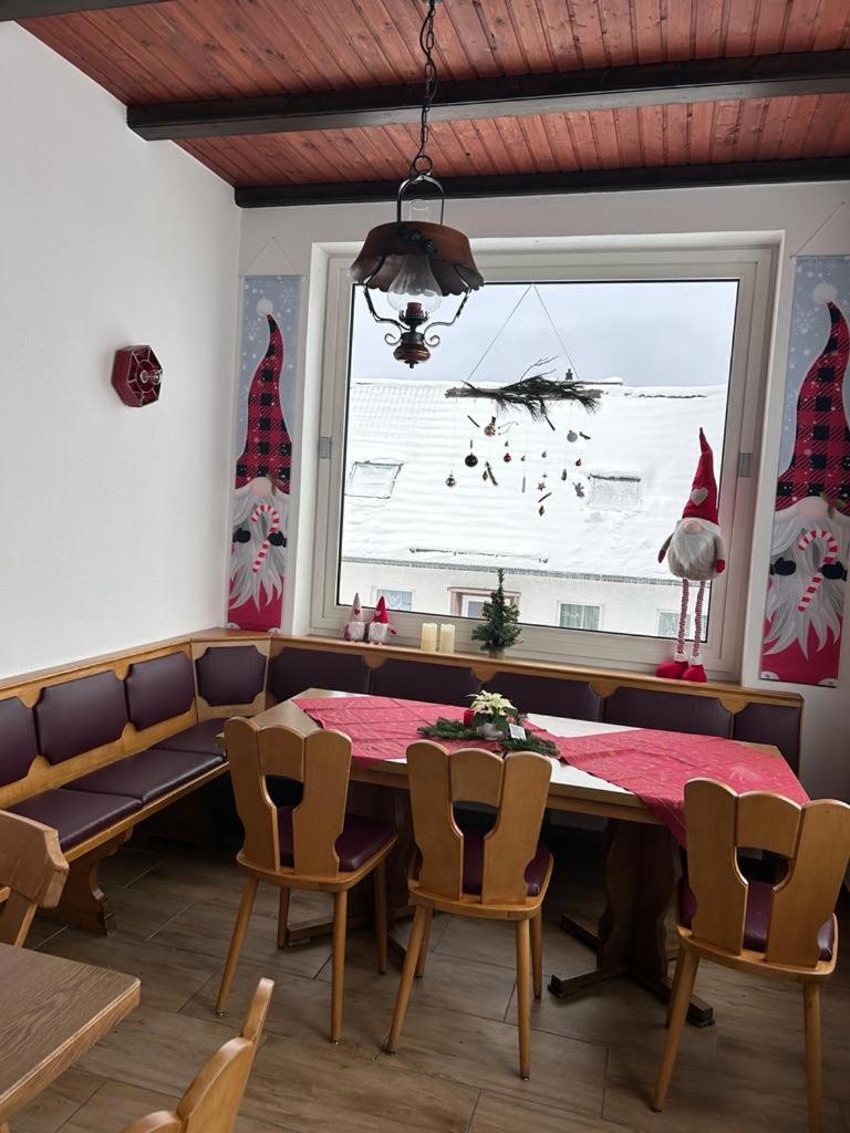 Haus Astenblick In Winterberg Fuer Bis Zu 35 Personen Fuer Wanderveranstaltungen Und Familienfeiern Exterior photo