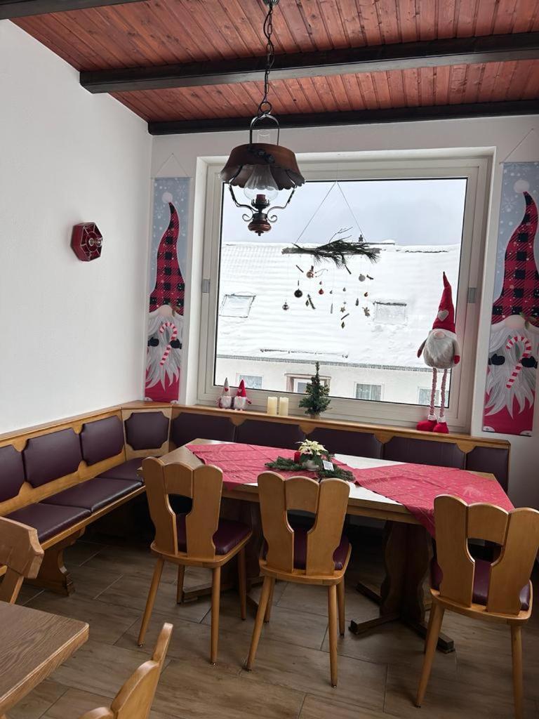 Haus Astenblick In Winterberg Fuer Bis Zu 35 Personen Fuer Wanderveranstaltungen Und Familienfeiern Exterior photo
