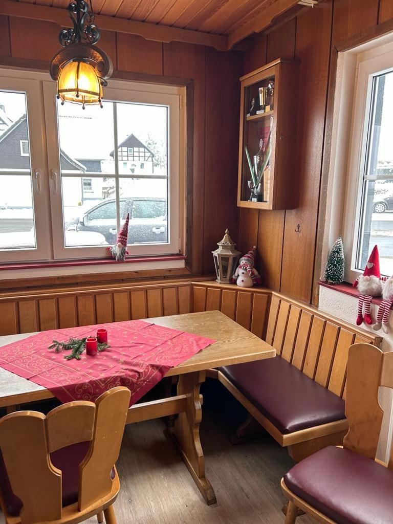 Haus Astenblick In Winterberg Fuer Bis Zu 35 Personen Fuer Wanderveranstaltungen Und Familienfeiern Exterior photo